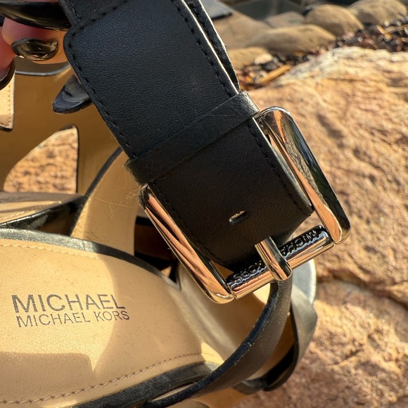 Michael KORS black leather and wood wedge heels ow my ! 🥰 size 8.5 - Picture 8 of 9